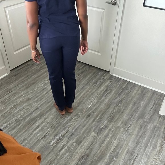 Navy FIGS scrub set | LIGHTLY WORN – like new! | UNBEATABLE PRICE! - Picture 6 of 6